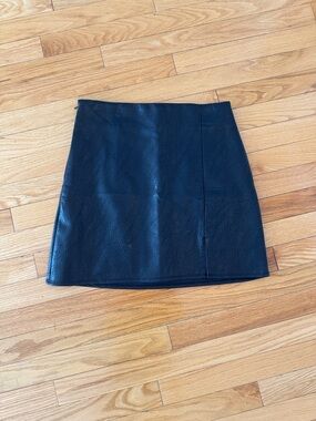 Old Navy Black Faux Leather Mini Skirt - Size Small